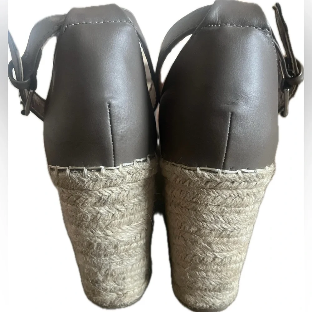 Steve Madden Jaylen Gray Leather Wedge Sandals Women’s size 9M.